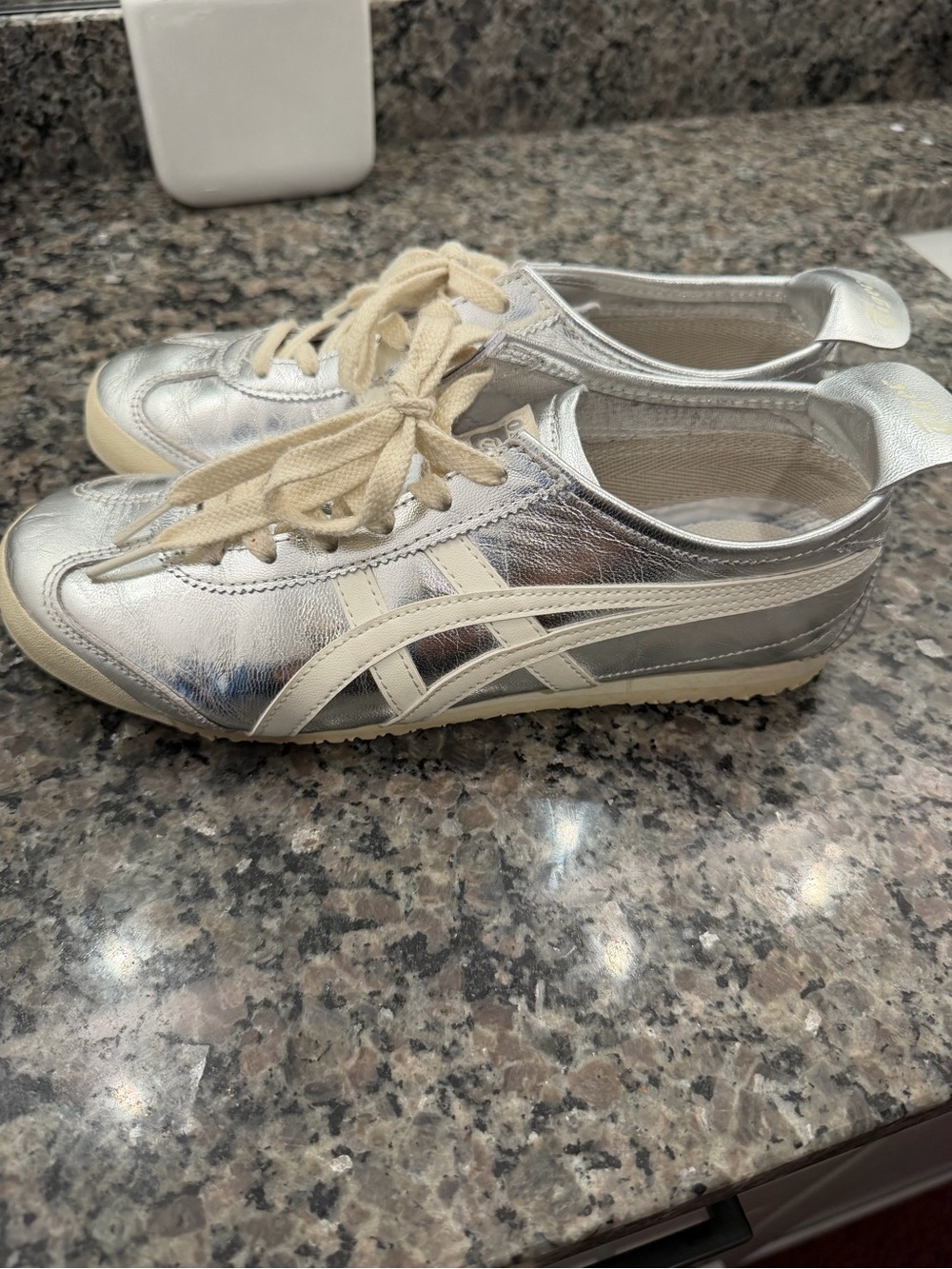 Onitsuka Tiger Mexico 66’s in Silver/Off White
